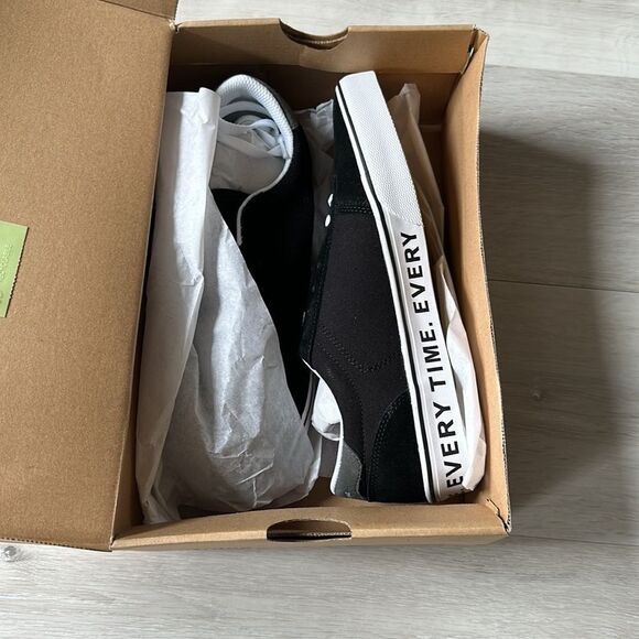 Etnies Men Calli Vulc X Colt 45 Skate Shoe
SZ‎ 8.5 Black/White NWT IN PACKAGING main image 7